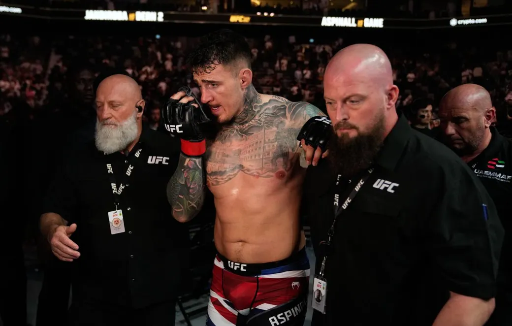 Чемпионский пояс UFC вместо дисквалификации: Ган сломал Аспиналла запрещенным ударом, а теперь заберет пояс