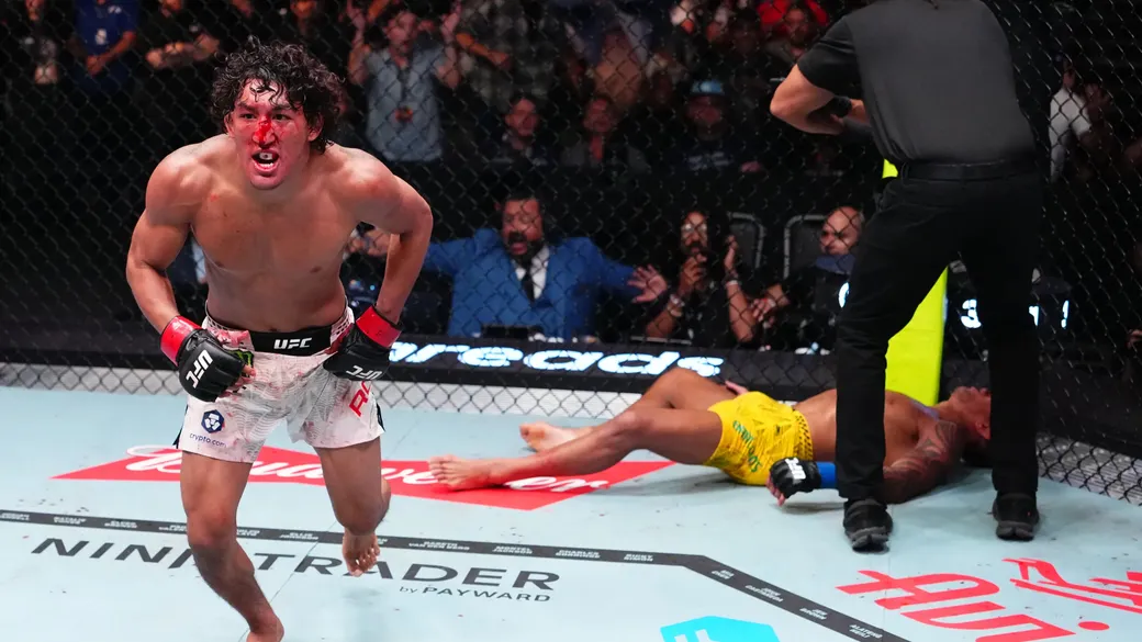 Кровавый UFC Vegas 121: Росас отправил Барселоса в больницу на носилках, финал TUF закончился скандалом