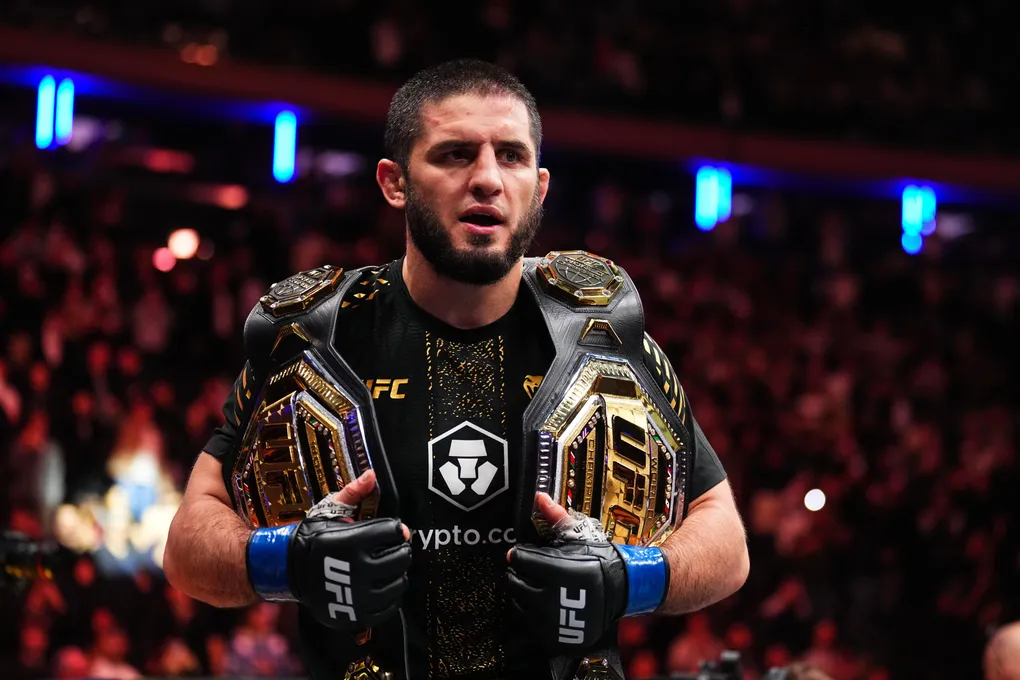 Первый двойной чемпион UFC из России и один из величайших бойцов в истории: биография Ислама Махачева