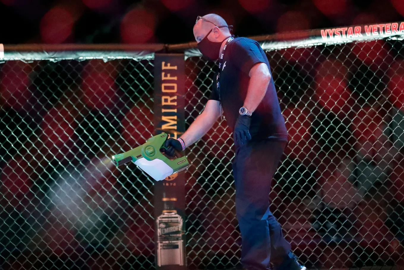 Необычный UFC 249: пустой зал, дезинфекция в октагоне, слышимость ударов и шагов