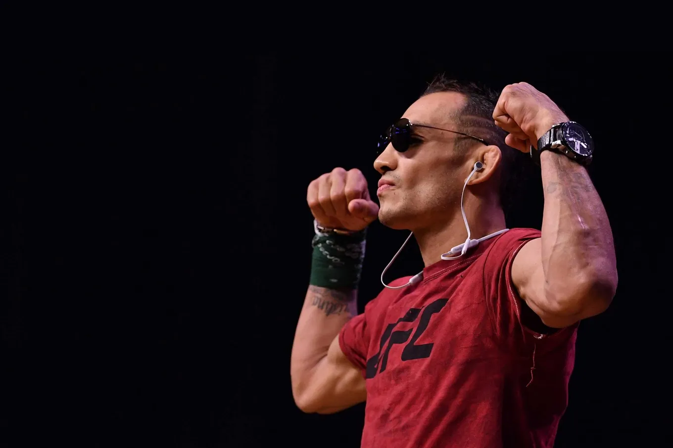 Боец UFC 249 заразился коронавирусом, Тони опять оскорбил Хабиба. Что происходило перед турниром