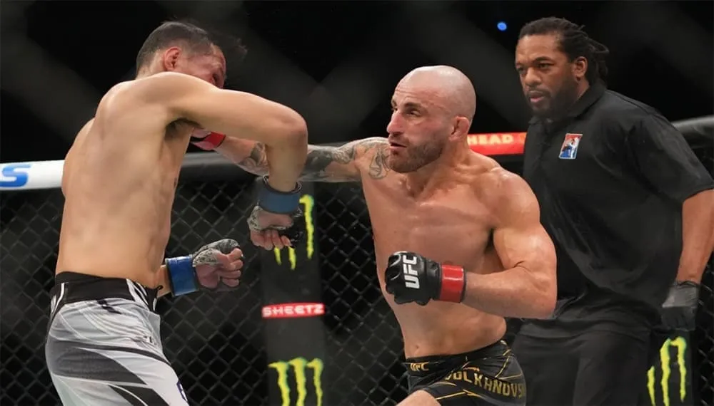 Фото UFC: поединок Волкановски – Зомби