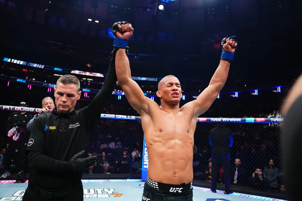 Матеус Камильо победил Вячеслава Борщева на UFC 322