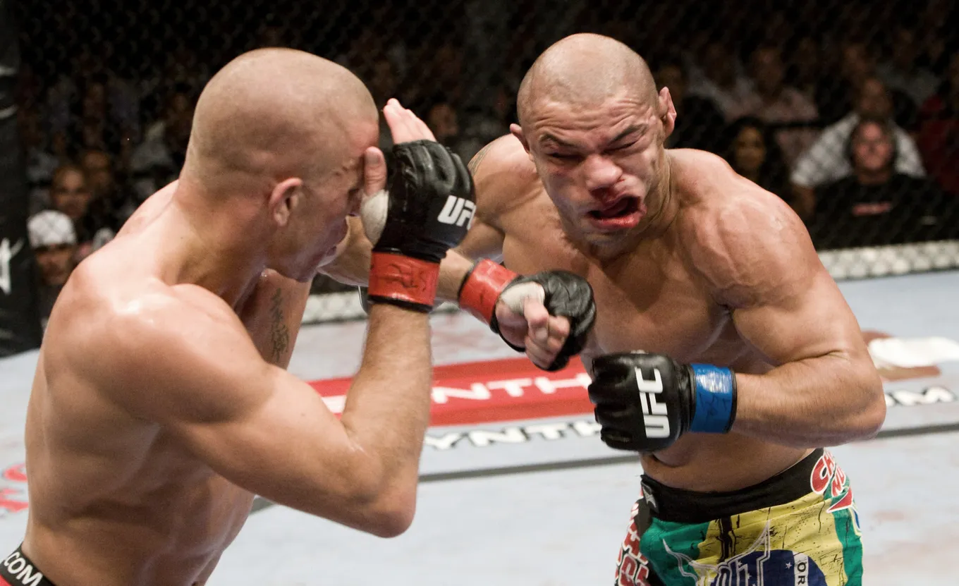На UFC 100 Алвесу пришлось столкнуться с могучим Сен-Пьером