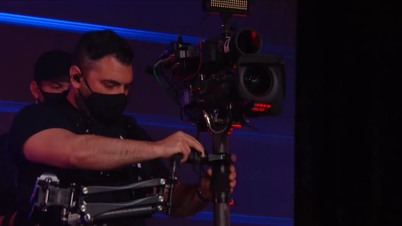 Оператор с камерой системы Dual View Steadicam