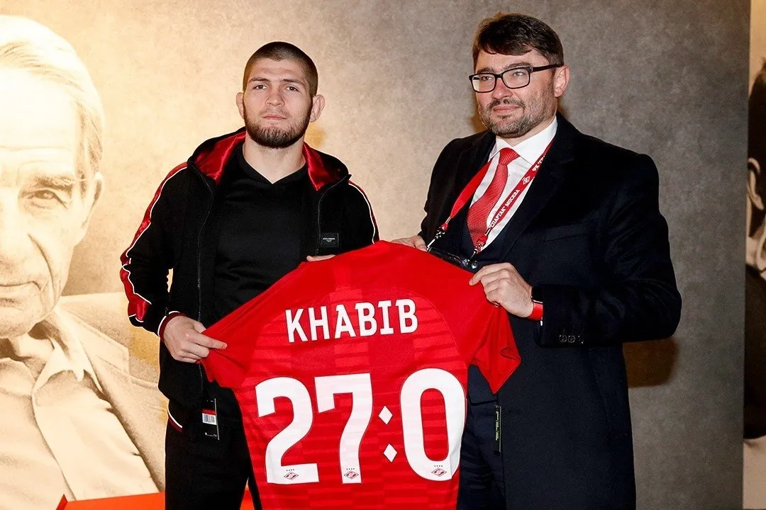 В 2018 году Хабиб получил памятную футболку от «Спартака»