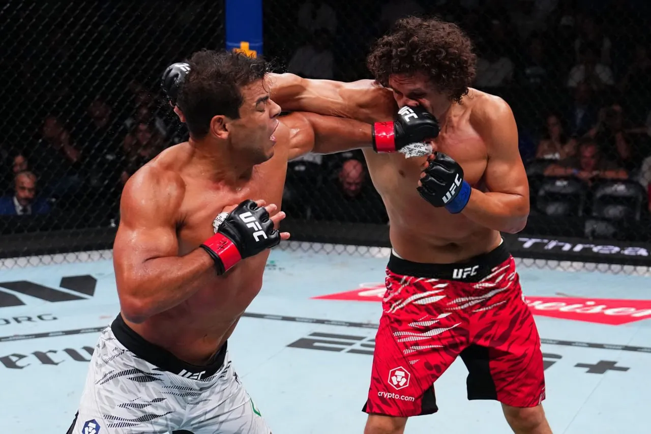 Пауло Коста победил Романа Копылова на турнире UFC 318