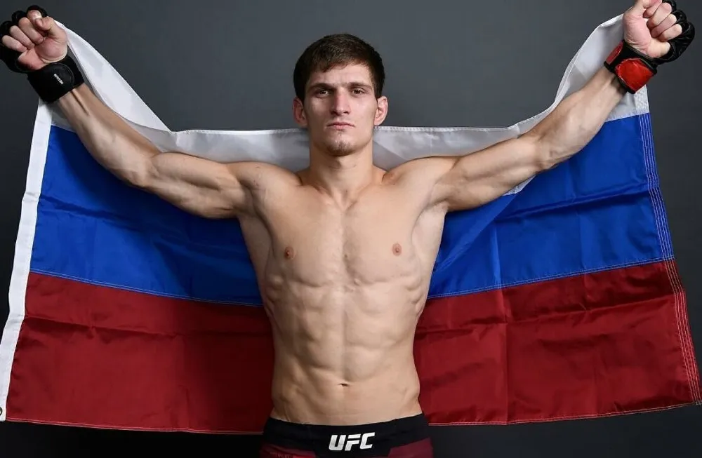 Cтавим на победу Евлоева и тоталы в женских боях на UFC 297: экспресс-прогноз на 21 января