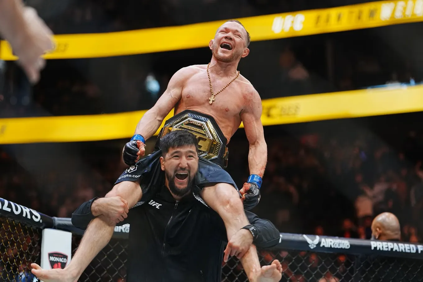 Петр Ян вернул себе чемпионский пояс UFC в 2025 году