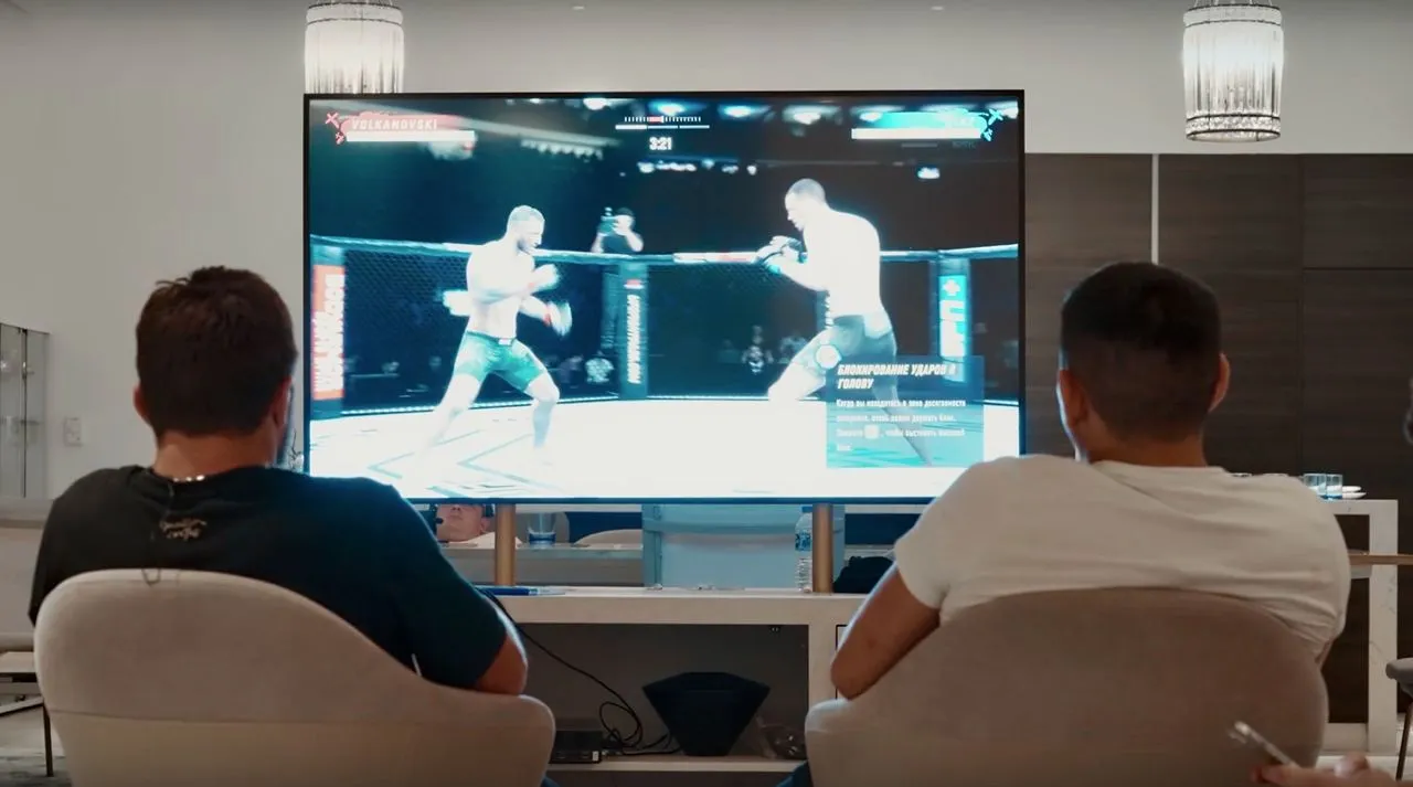 Мариф Пираев и Куат Хамитов играют в UFC 4