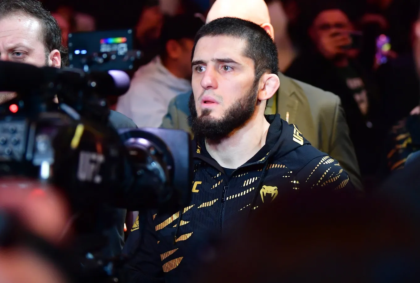 Ислам Махачев