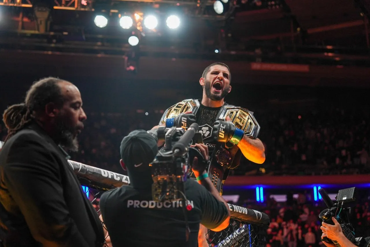 Ислам Махачев одержал историческую победу на UFC 322