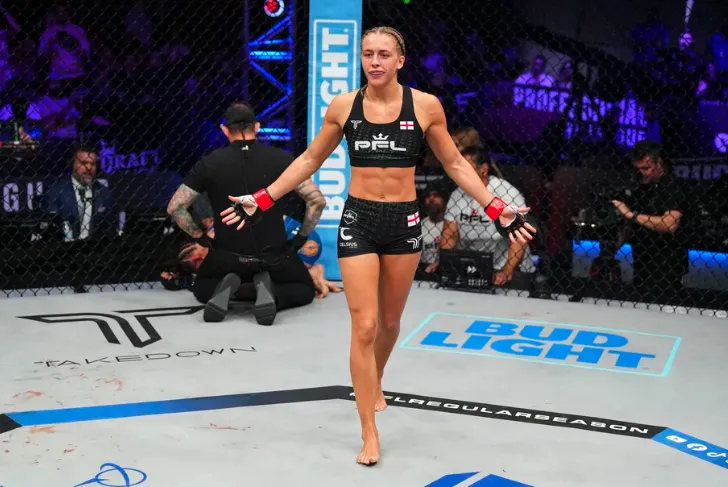 Звезда PFL Дакота Дичева вышла в плей-офф с первого места