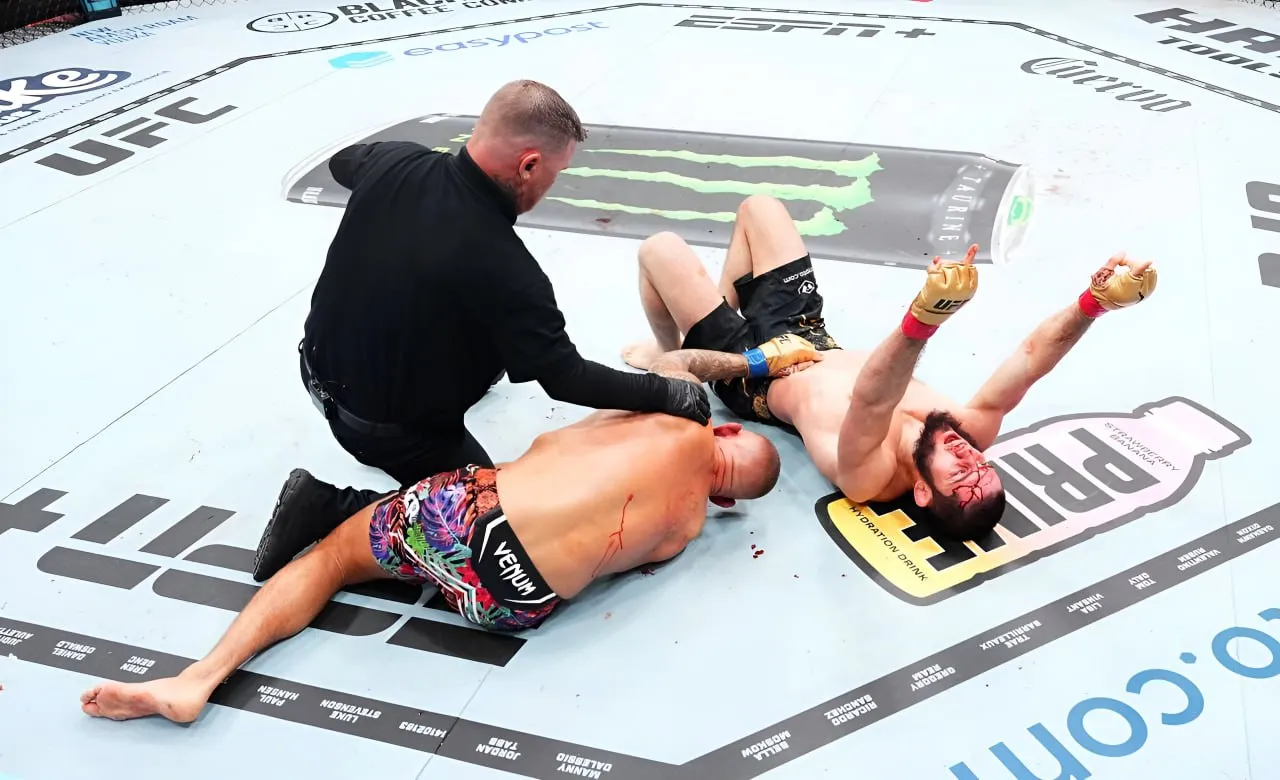 Махачев побеждает Порье и повторяет рекорд UFC