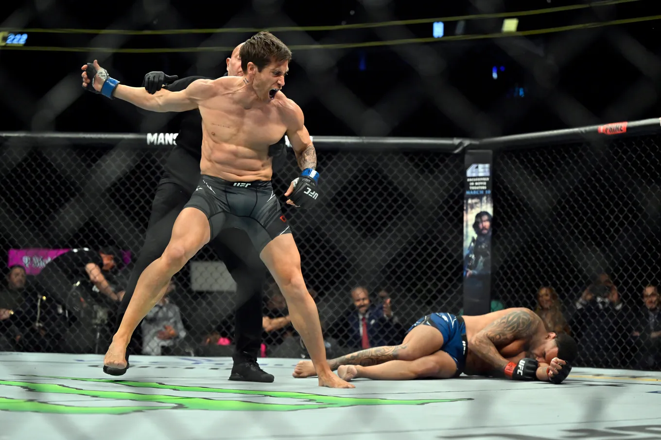 Съемки ремейка «Дома у дороги» проходили на реальном турнире UFC