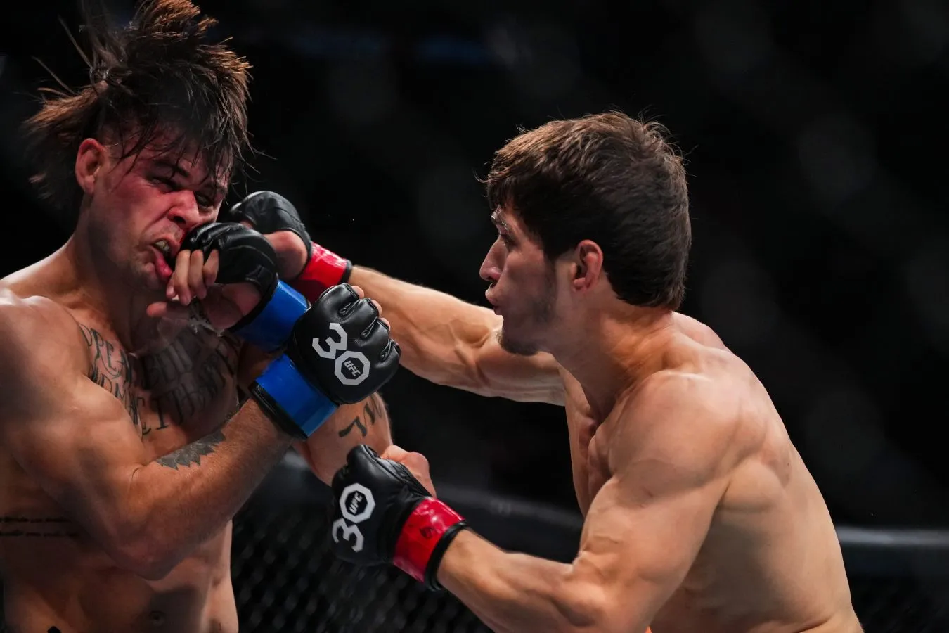 Мовсар Евлоев одержал седьмую победу в UFC