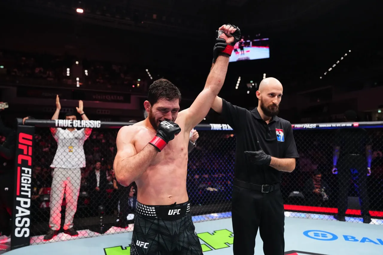 Нурулло Алиев выиграл третий бой в UFC