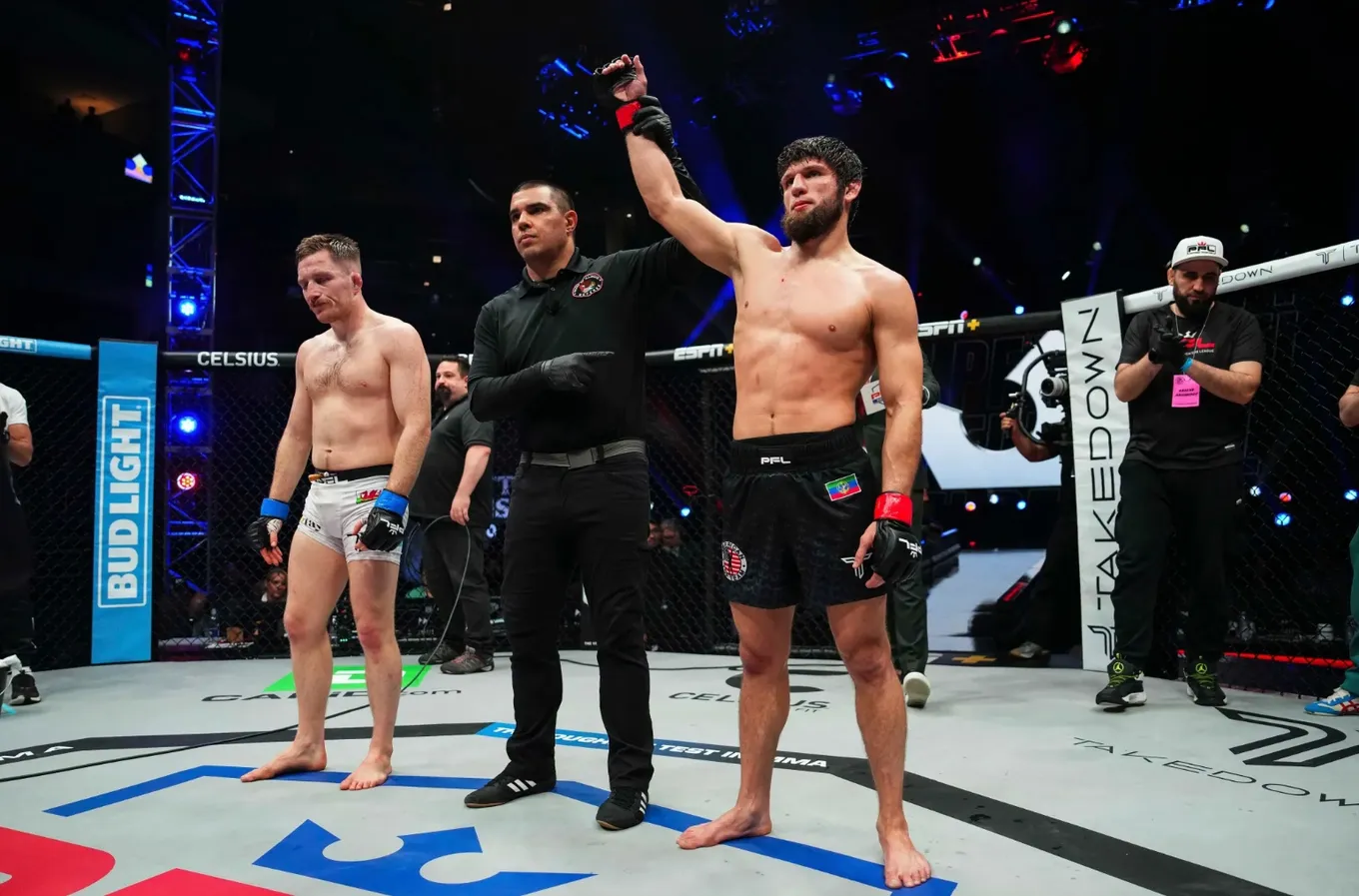 Тимур Хизриев дебютировал в PFL с победы