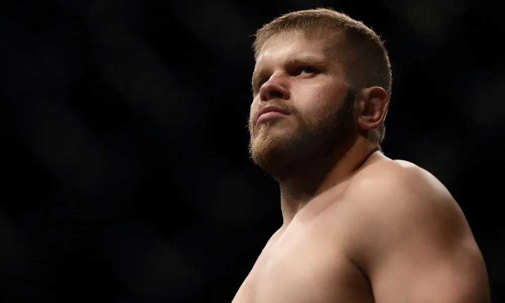 Хотим побыстрее, но ставим на «тотал больше»: экспресс-прогноз на UFC Vegas 88