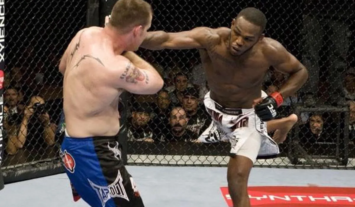 На UFC 100 Джон Джонс лишь начинал свое восхождение