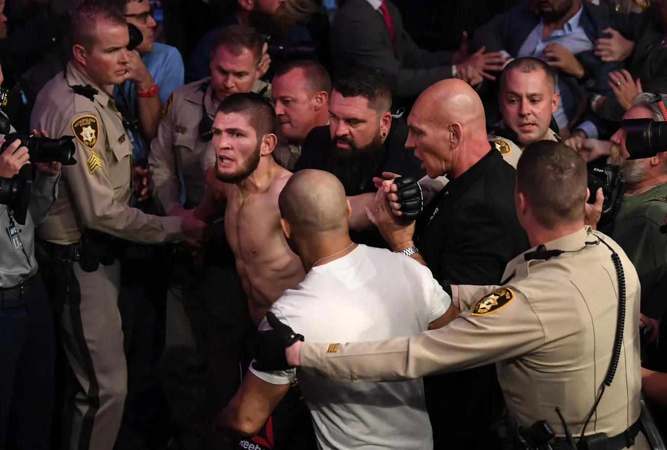 Хабиб Нурмагомедов устроил настоящее шоу на UFC 229