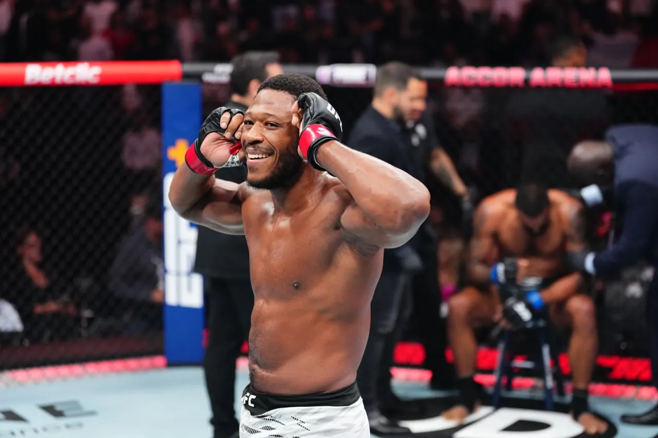 Оумар Си победил Брендсона Рибейро на UFC Париж