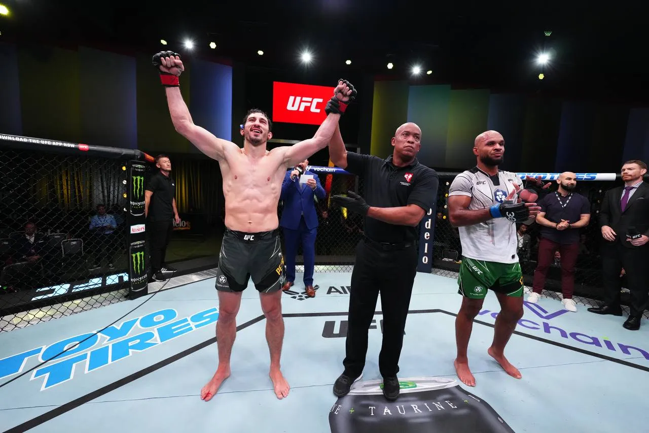 Петросян одержал вторую победу в UFC