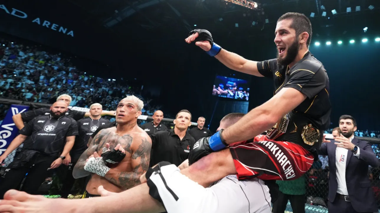 Ислам Махачев стал чемпионом UFC в легком весе