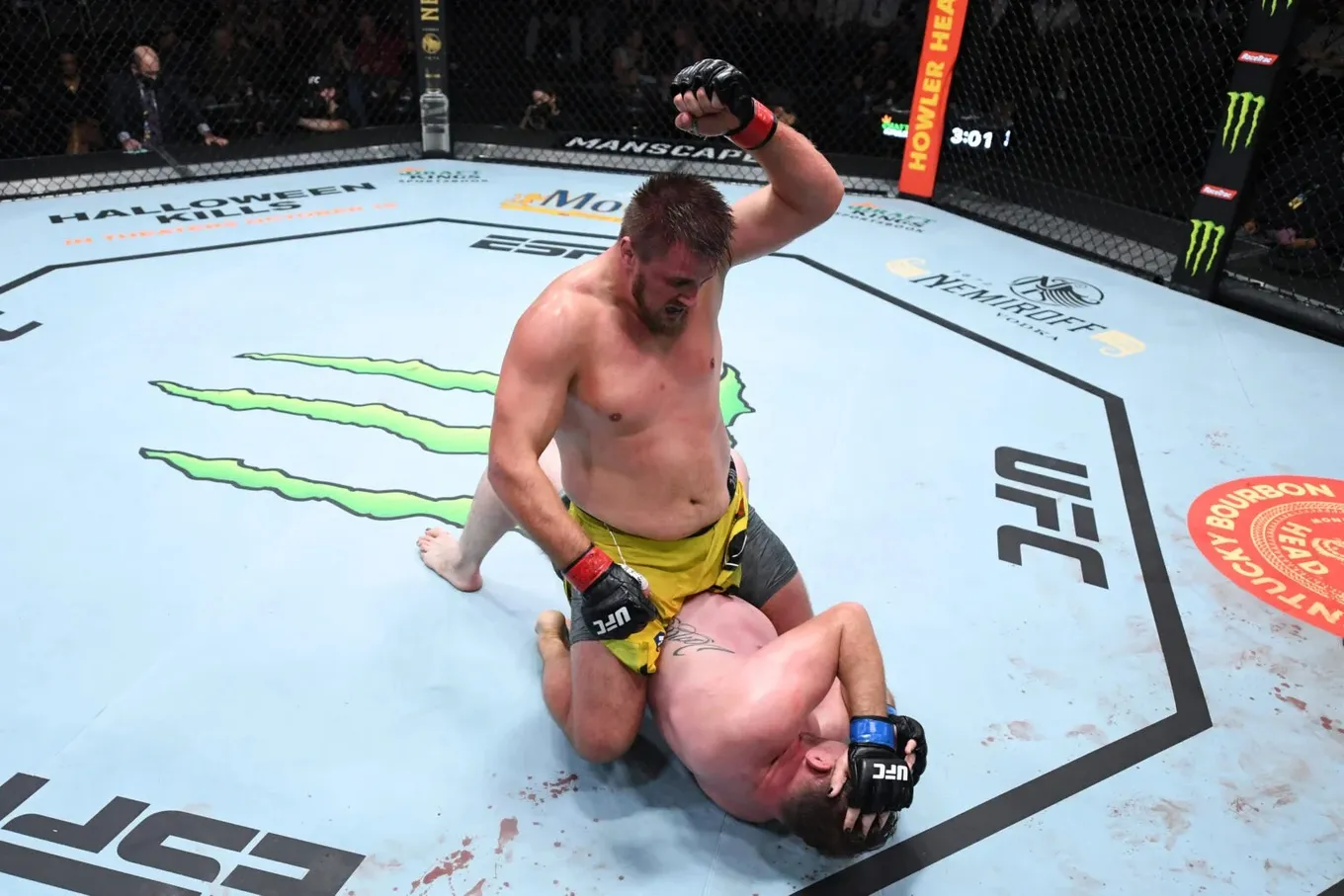 Романов одержал уже пять досрочных побед в UFC