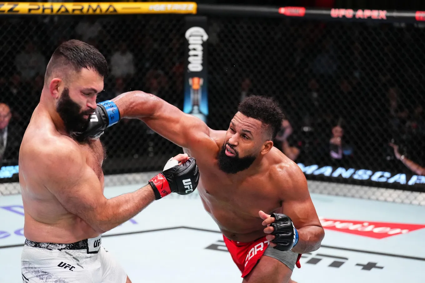 Андрей Орловский проиграл третий бой кряду в UFC
