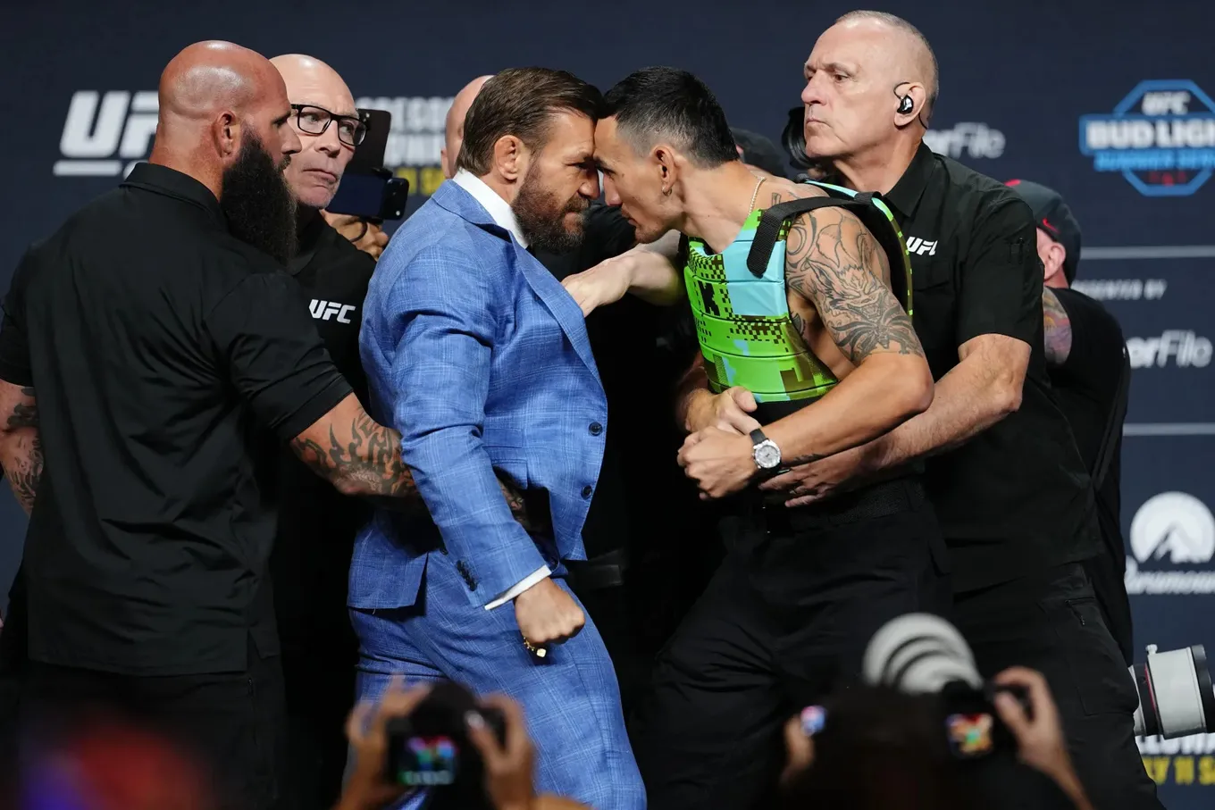 UFC: Макгрегор – Холлоуэй
