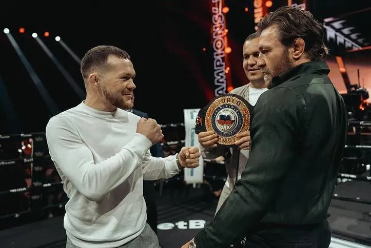 Петр Ян и Конор Макгрегор на турнире «Ночь чемпионов IBA»