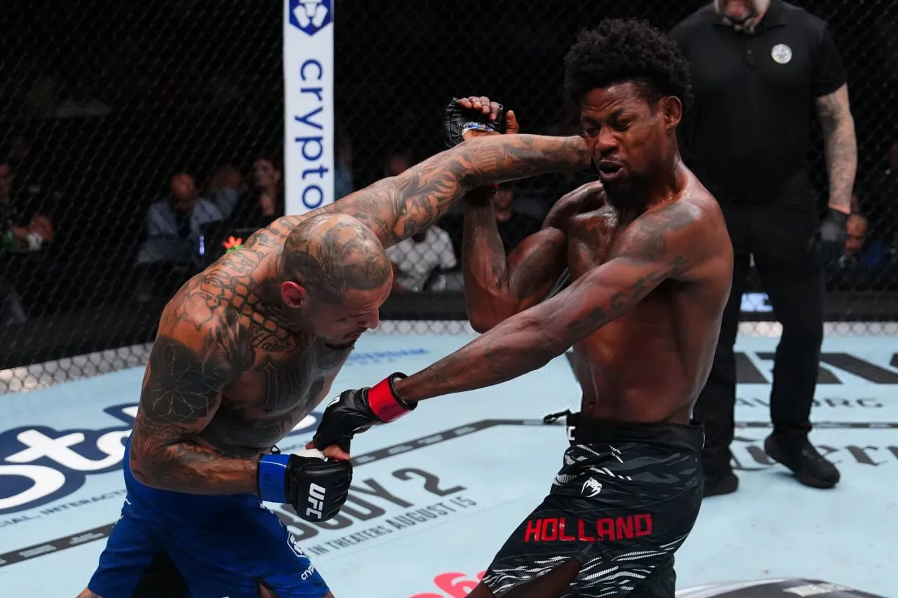 Даниэль Родригес победил Кевина Холланда на турнире UFC 318