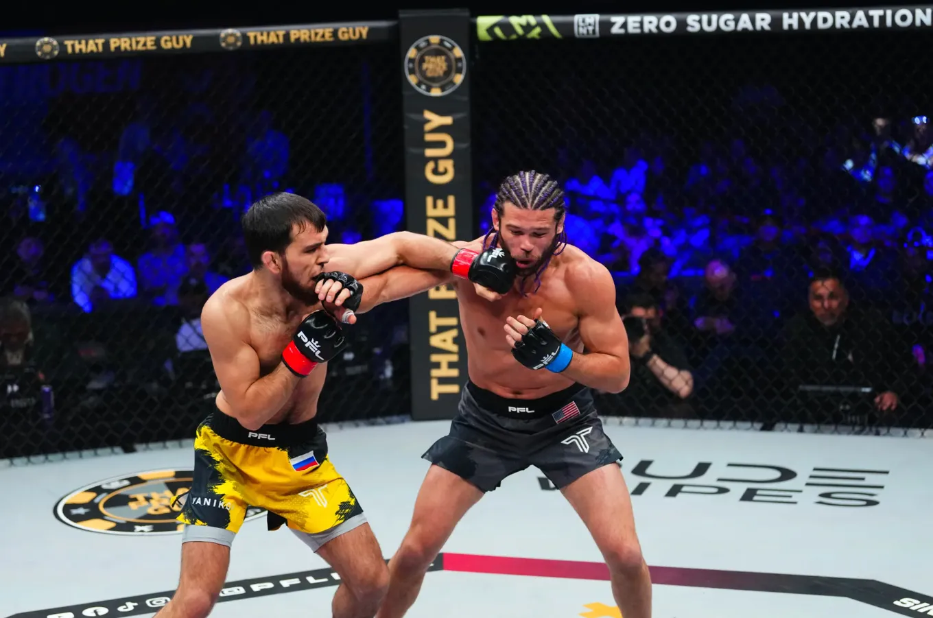 Касум Касумов проиграл свой бой в Гран-при PFL