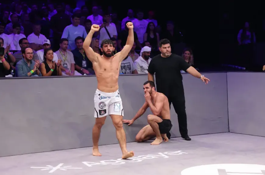 Арман Царукян победил Маккашарипа Зайнукова на турнире Karate Combat 54