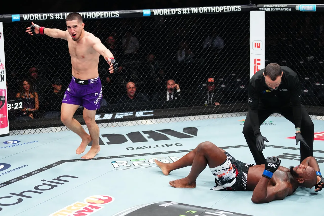 Байсангур досрочно выиграл в UFC оба боя