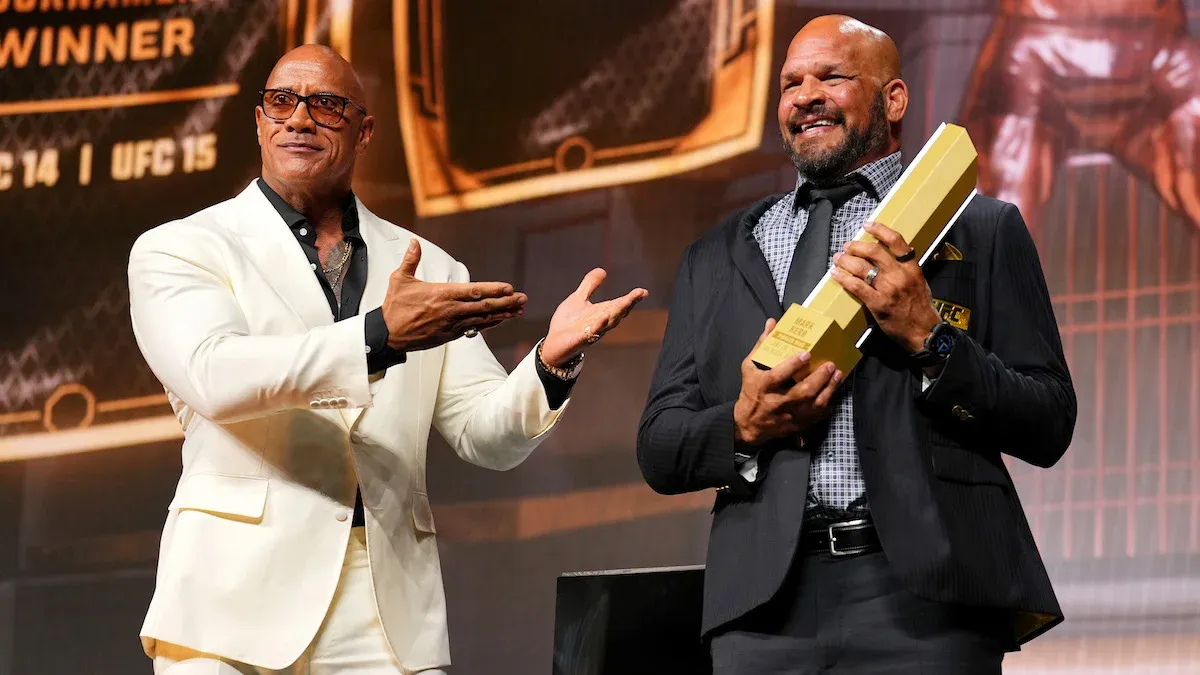 Дуэйн «Скала» Джонсон и Марк Керр на церемонии введения в Зал славы UFC