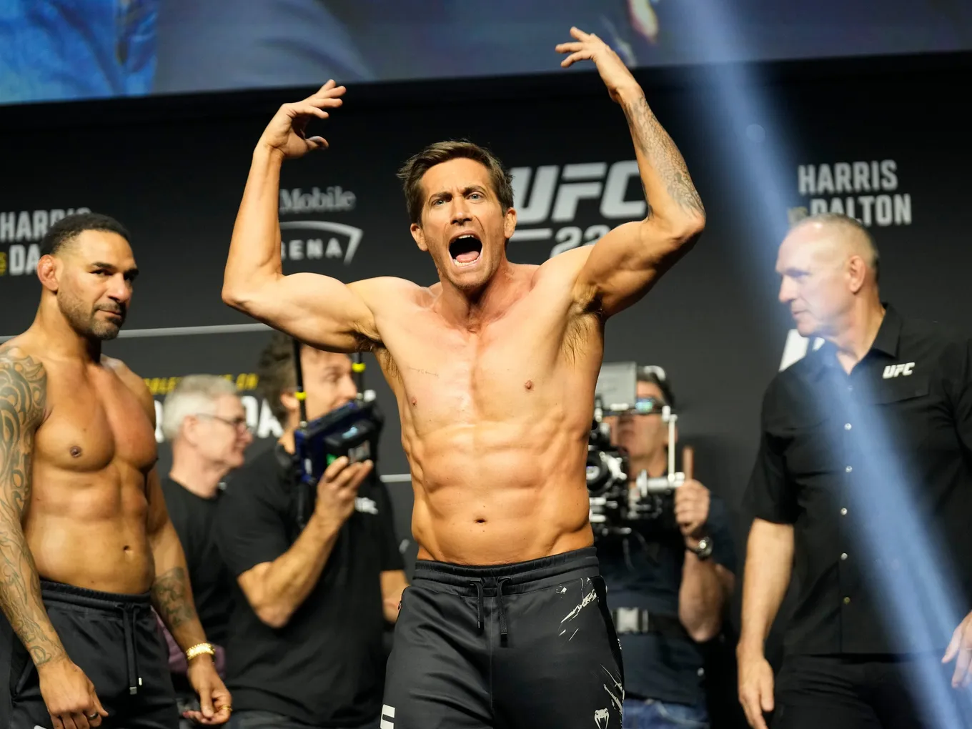 Джейк Джилленхол сыграет в фильме бывшего бойца UFC