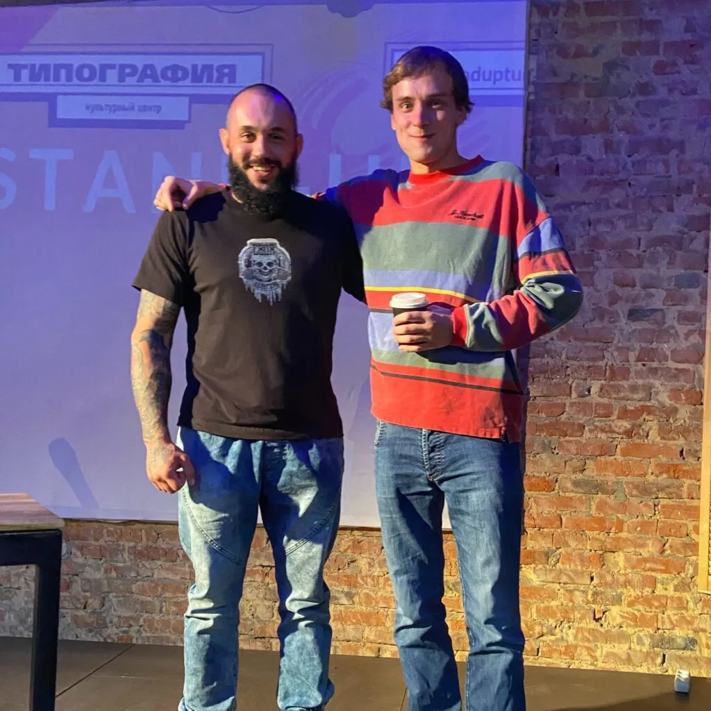 Андрей Гончаров не только дерется в клетке, но и выступает со стендапом