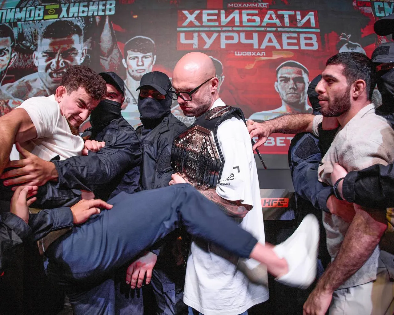 Суета на пресс-конференциях – обязательный атрибут лиг поп-MMA