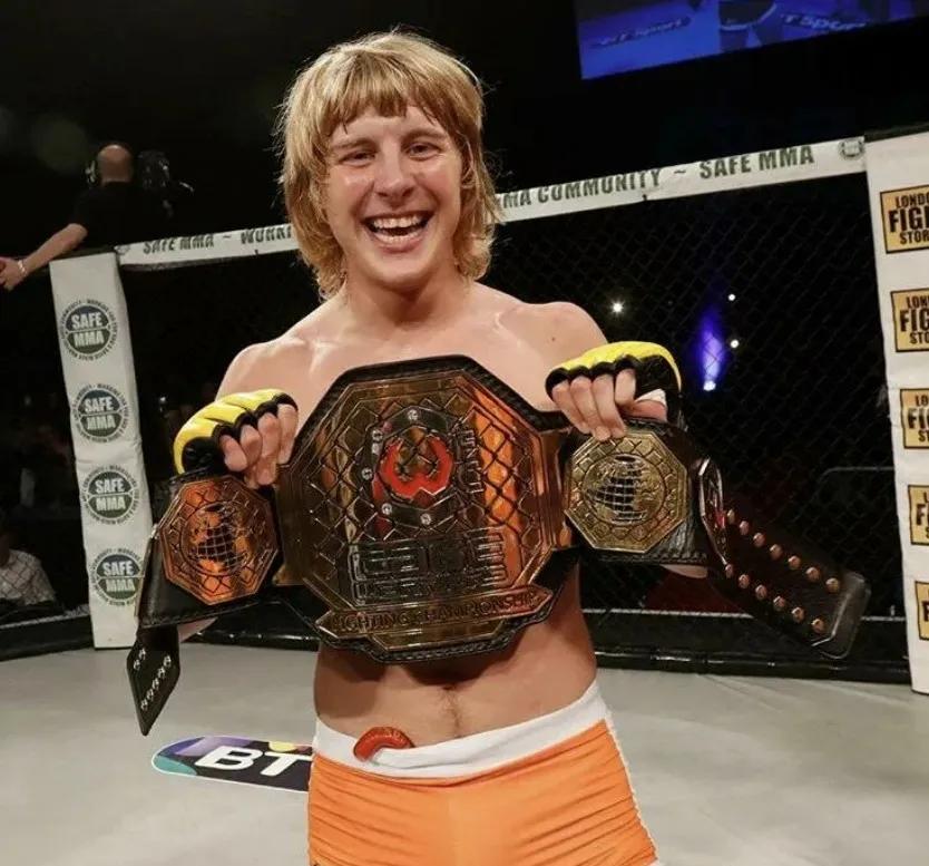 Пэдди Пимблетт был чемпионом Cage Warriors в полулегком весе