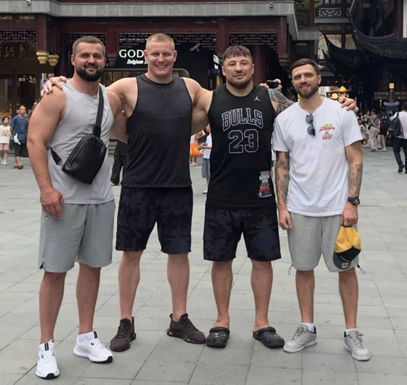 Экс-чемпион ACA Евгений Гончаров помогал Павловичу в подготовке к бою с Кортесом-Акостой