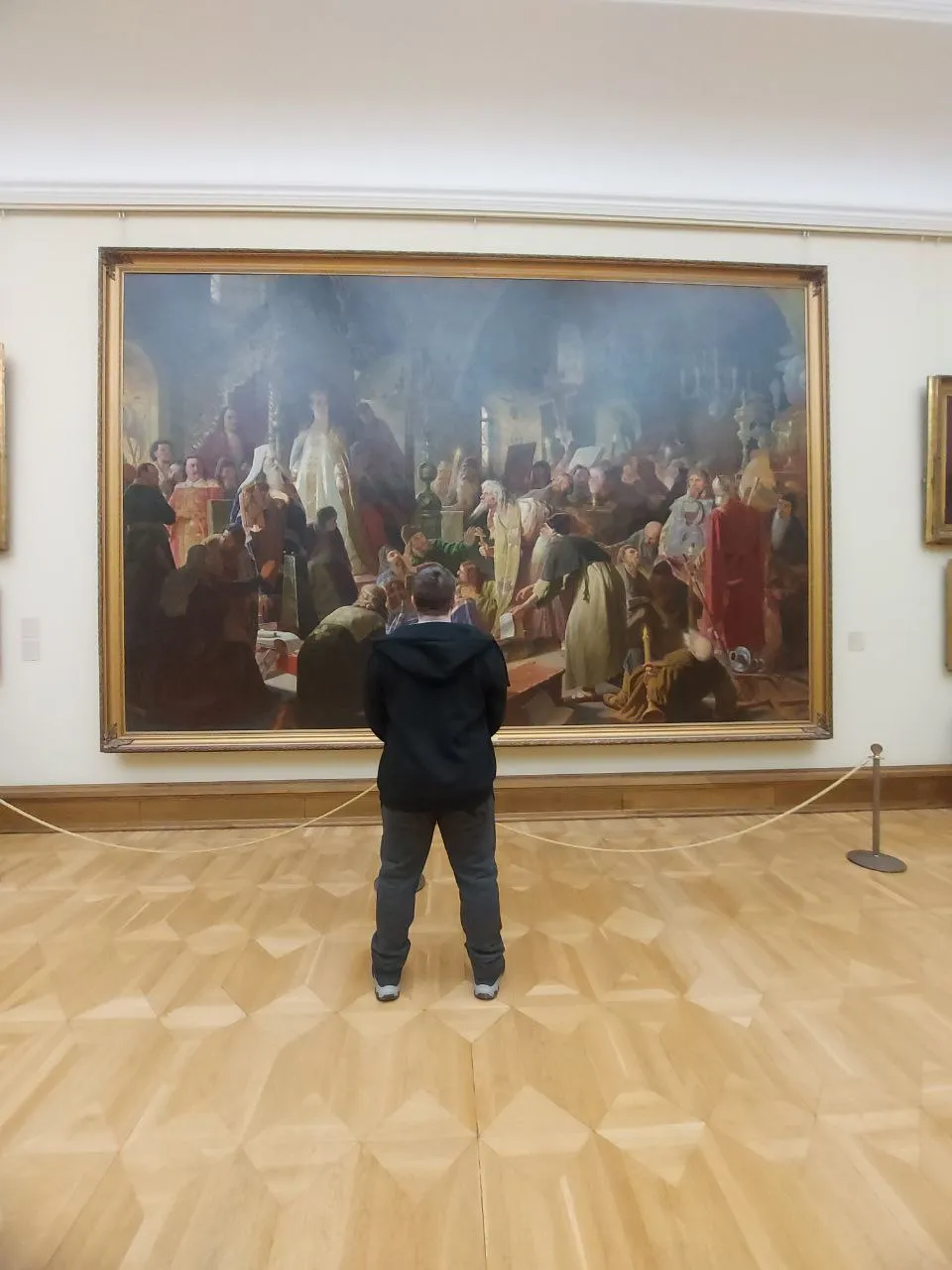 Это я в Третьяковской галерее был, сейчас я дома уже