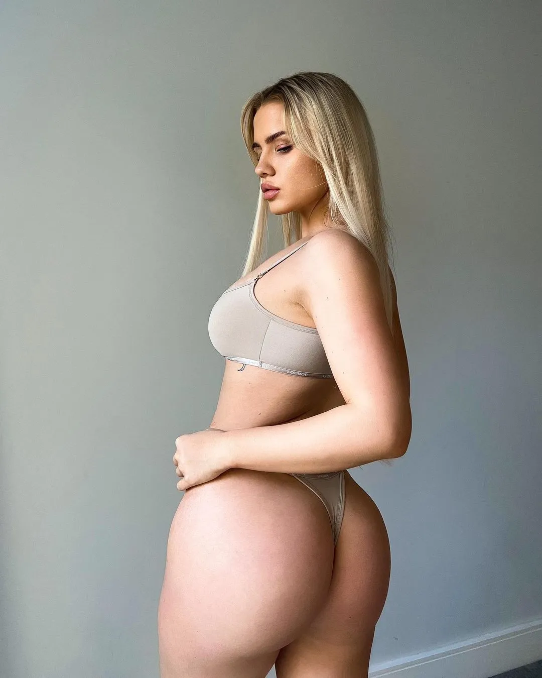 Даниэлла Хемсли