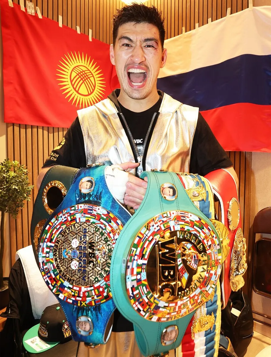 Дмитрий Бивол стал новым абсолютным чемпионом в полутяжелом весе