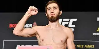 Нурмагомедов одержал досрочную победу над Стэменном на UFC 270