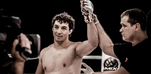 Артур Алибулатов победил Давида Бархударяна техническим нокаутом на AMC Fight Nights 105