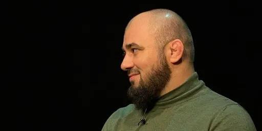Бадаев: Махачев находится на пороге исторического события, ему все равно, с кем драться
