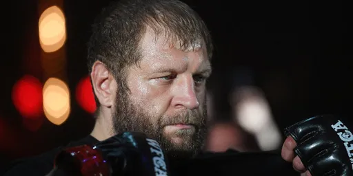 Менеджер Александра Емельяненко считает, что боец извинился перед Федором из-за пересмотра отношения к брату