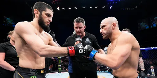 Стали известны гонорары Махачева и Волкановски за бой на UFC 284